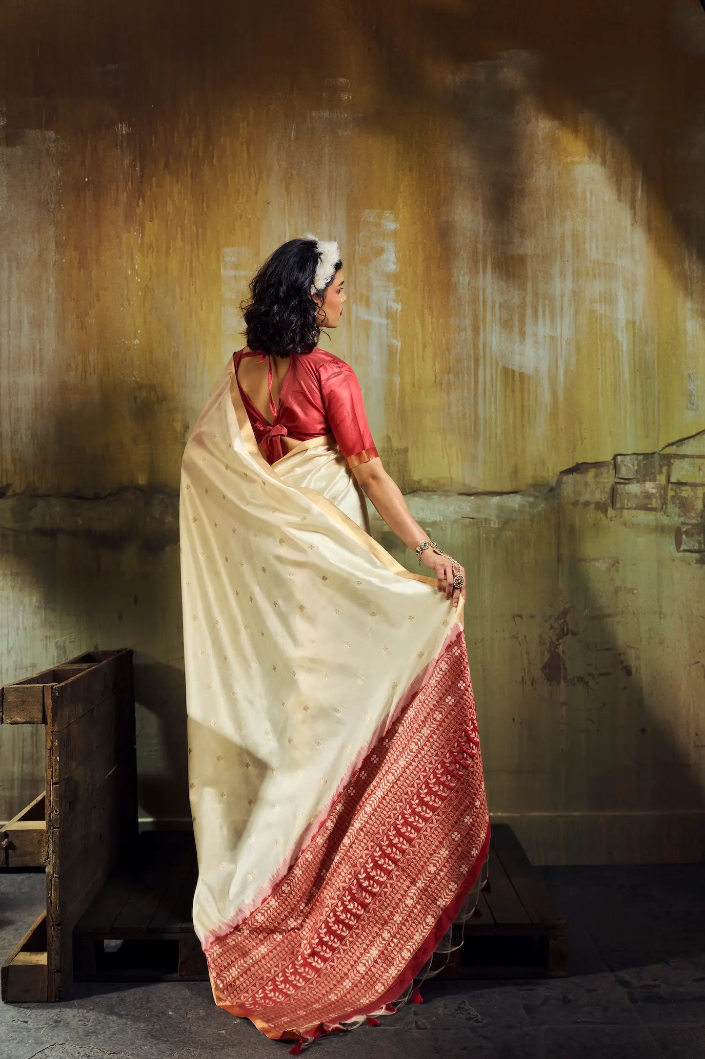 Ivory White Silk Zari Weaving Saree