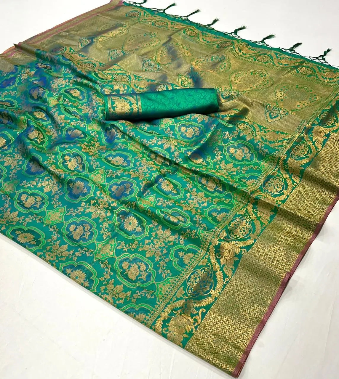 Pine Green Handloom Weaving Saree