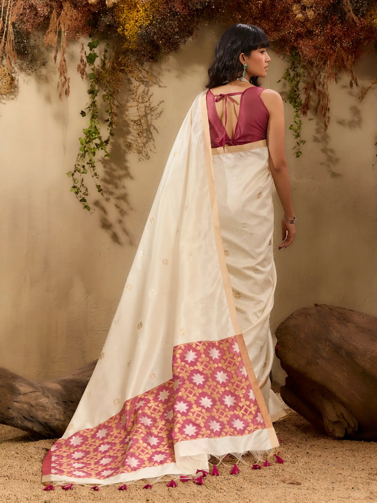 Ivory White Tussar Silk Zari Weaving Saree