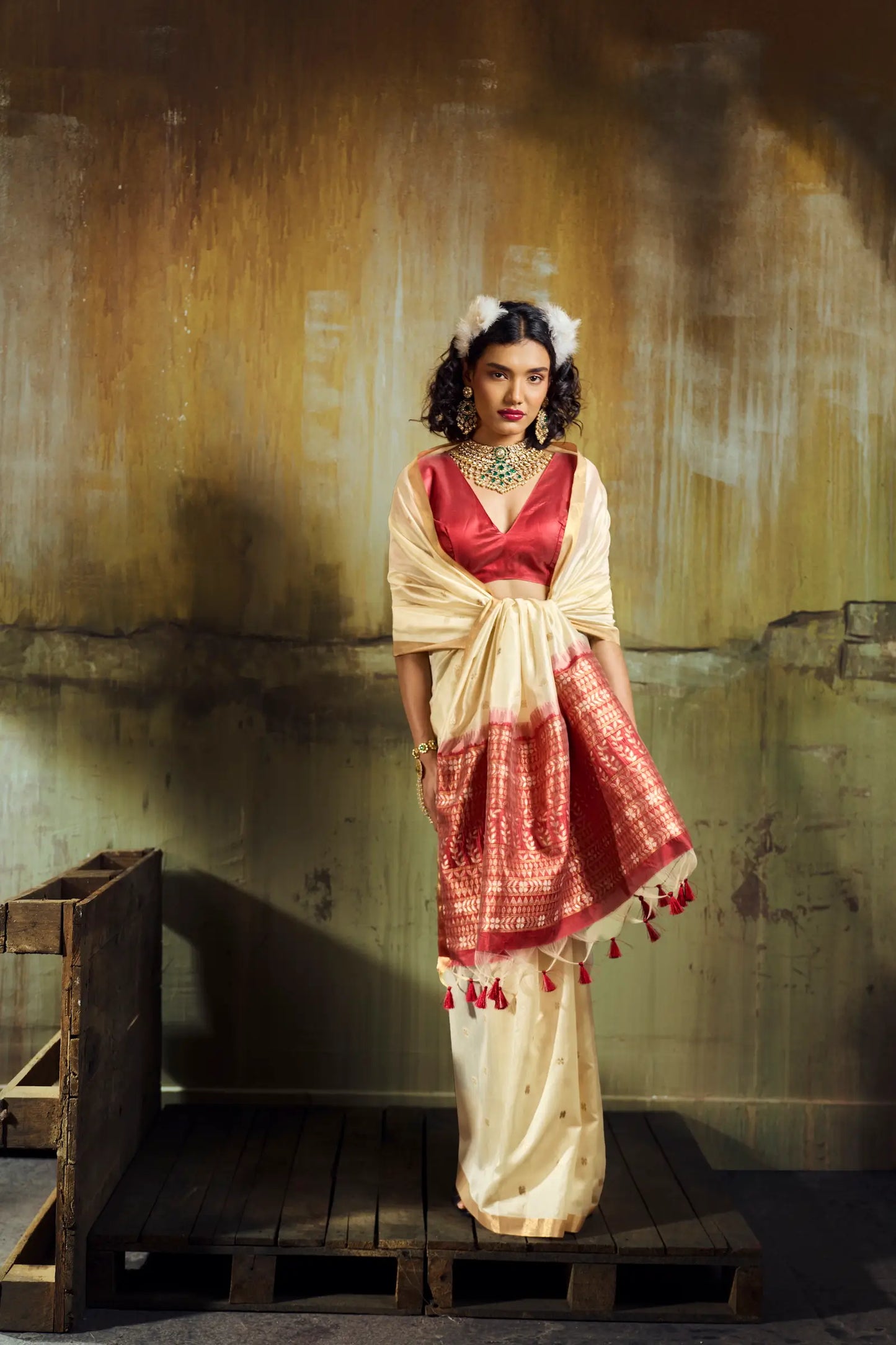 Ivory White Silk Zari Weaving Saree