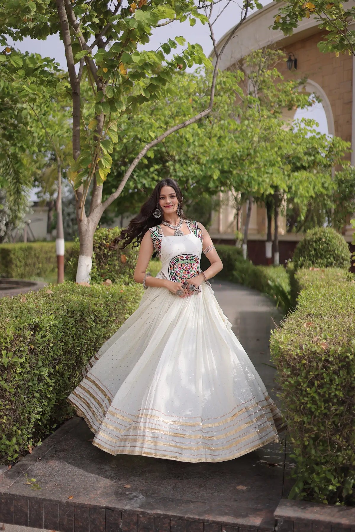 White Garba Chaniya Choli With Lace & Gamthi Work