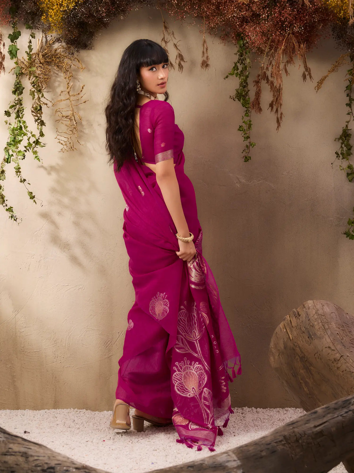 Dark Fuchsia Zari Weaving Silk Saree